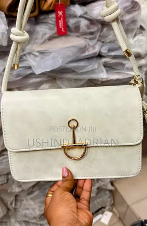grandé Femme Handbagnice Quality Materialprice: 30,000