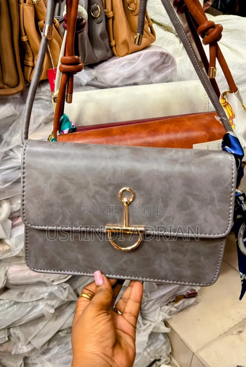 grandé Femme Handbagnice Quality Materialprice: 30,000