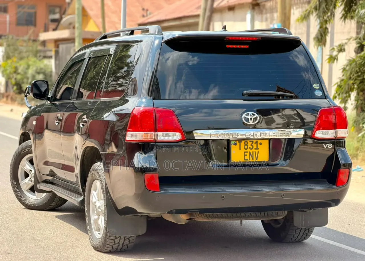 Toyota Land Cruiser 2010 Black