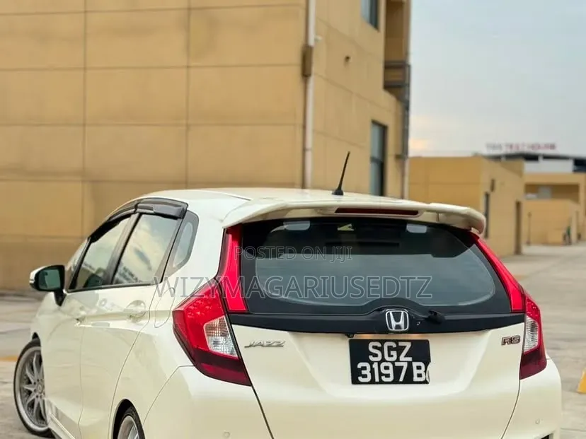 Honda Fit 2013 Off white