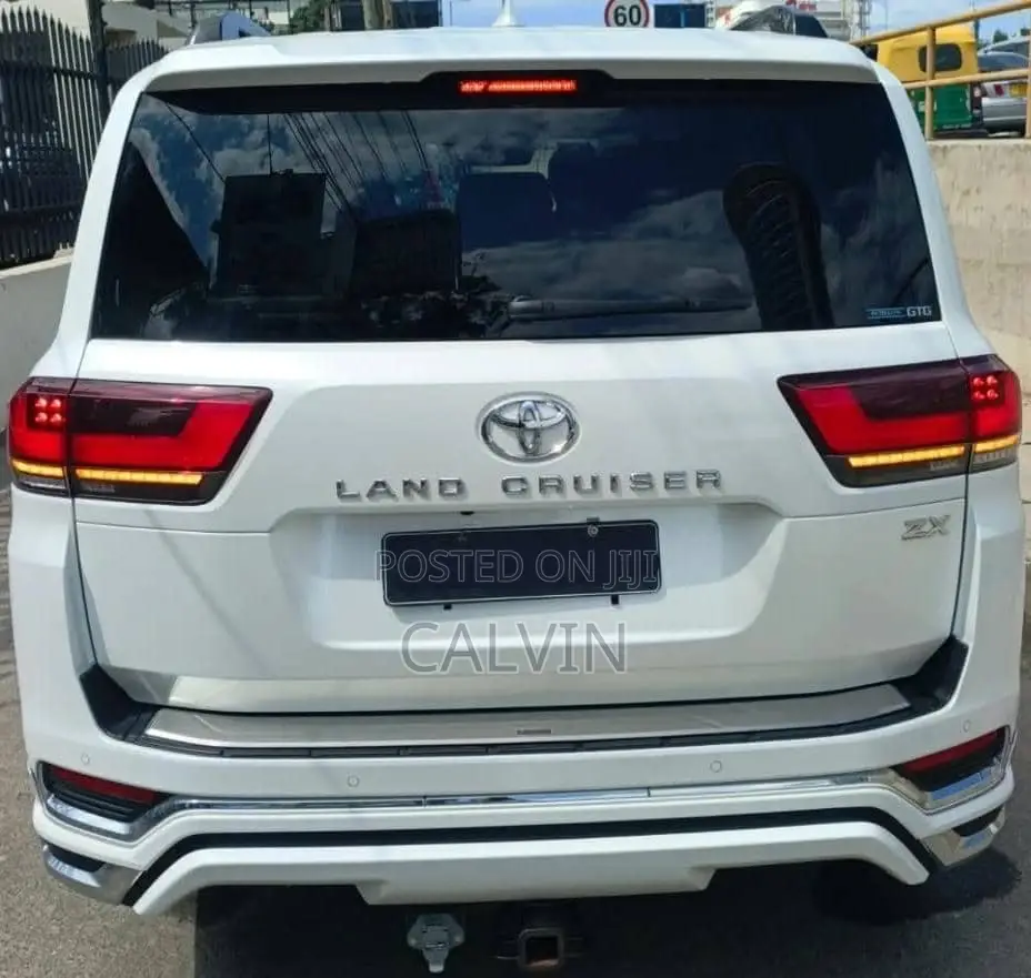 Toyota Land Cruiser 2023 White