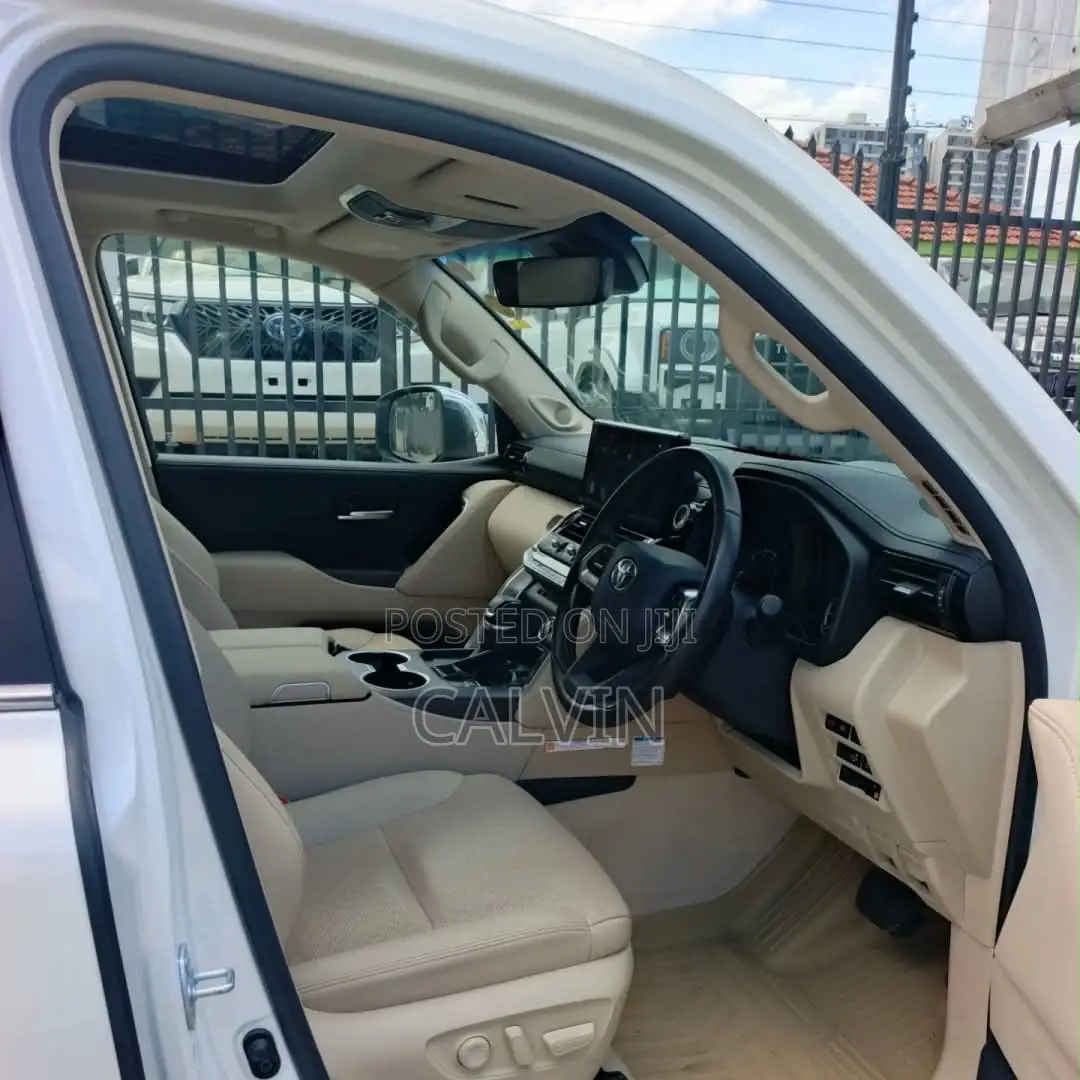 Toyota Land Cruiser 2023 White