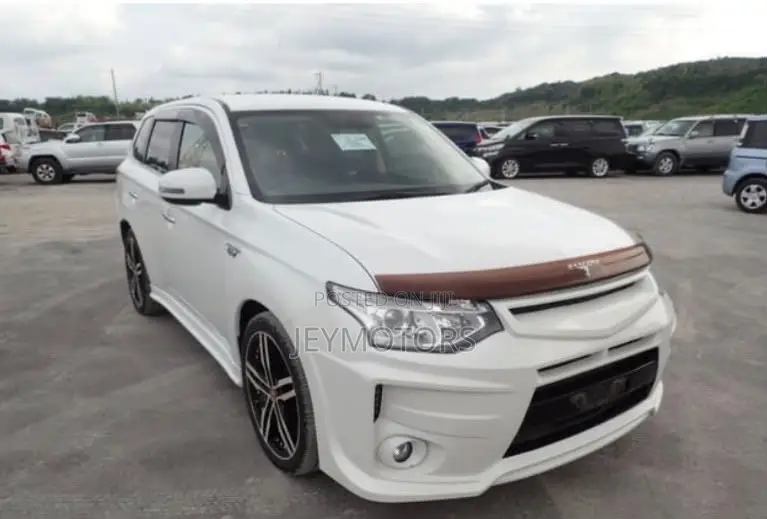 Mitsubishi Outlander 2013 White