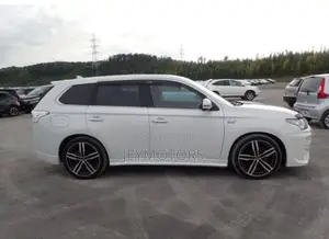 Mitsubishi Outlander 2013 White