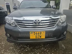 Toyota Fortuner 2013 Gray