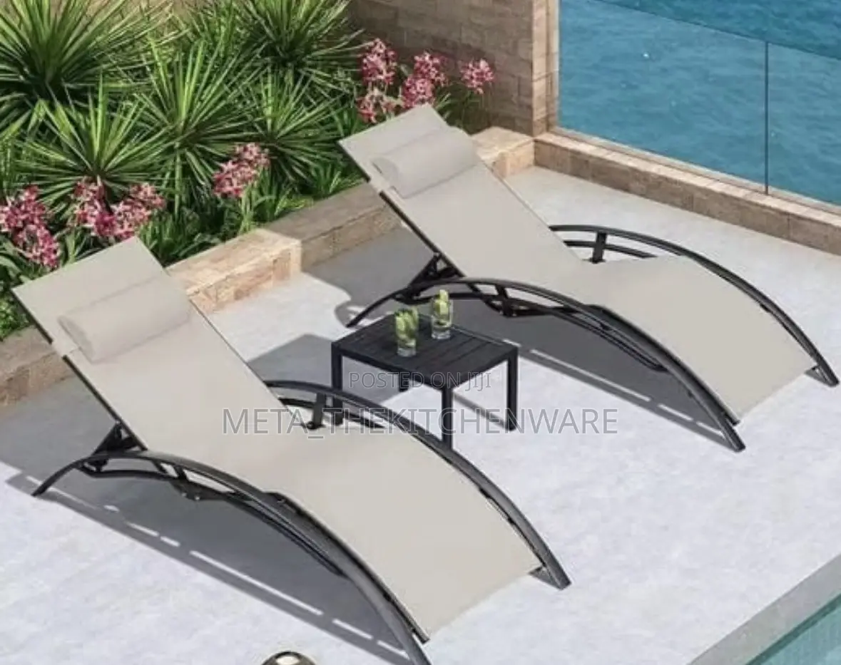 S-Shape Sun Lounge With Headrest