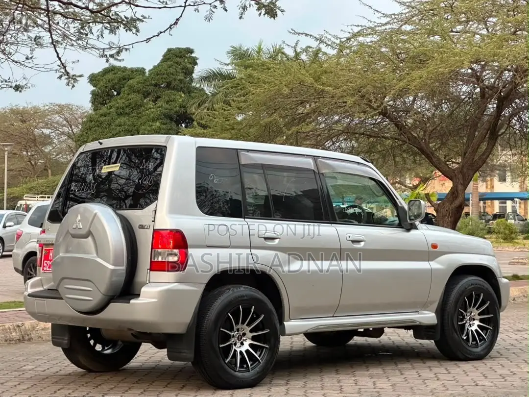 Mitsubishi Pajero 2.0 Pininfarina Automatic 2001 Silver