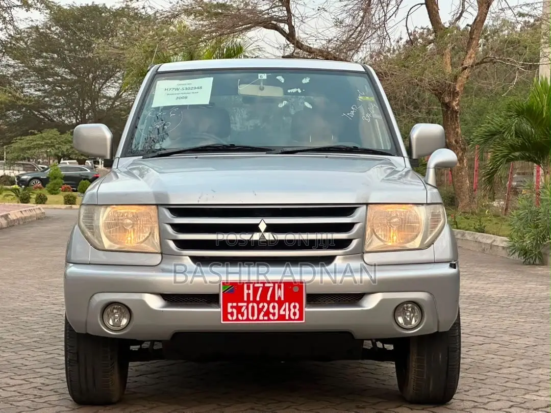 Mitsubishi Pajero 2.0 Pininfarina Automatic 2001 Silver