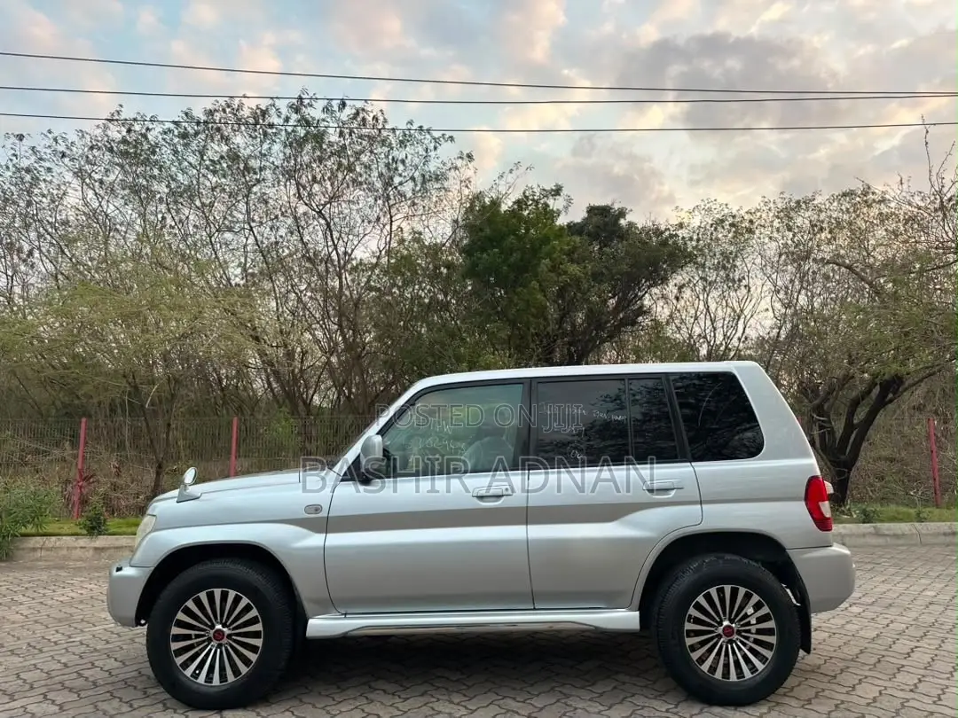 Mitsubishi Pajero 2.0 Pininfarina Automatic 2001 Silver