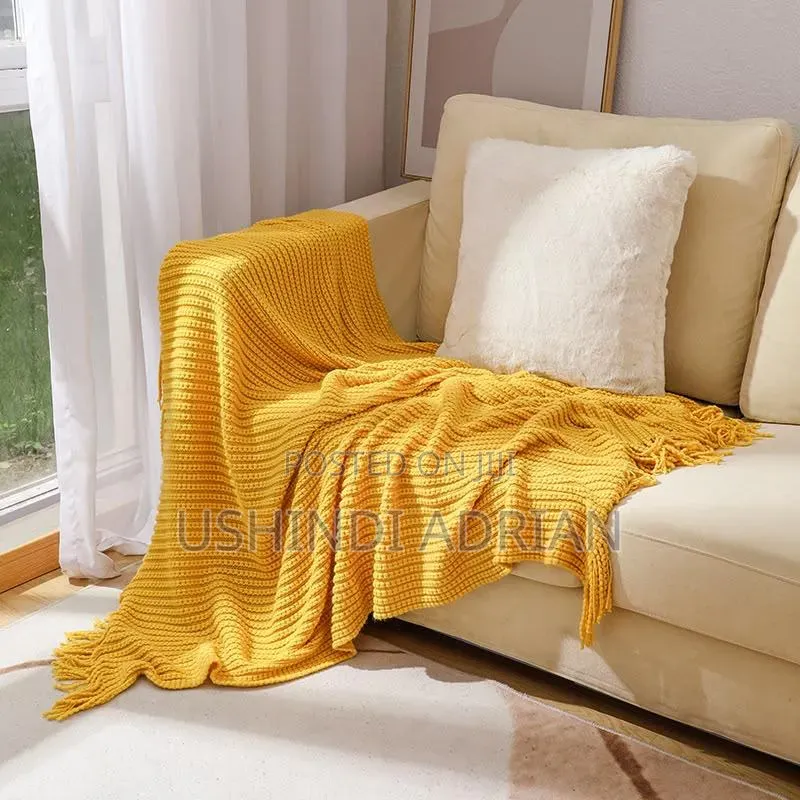 THROW BLANKETTsh 60,000/= TU!