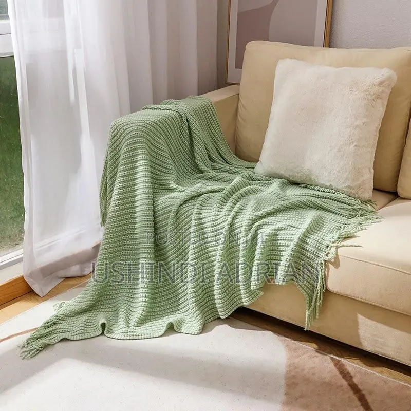 THROW BLANKETTsh 60,000/= TU!
