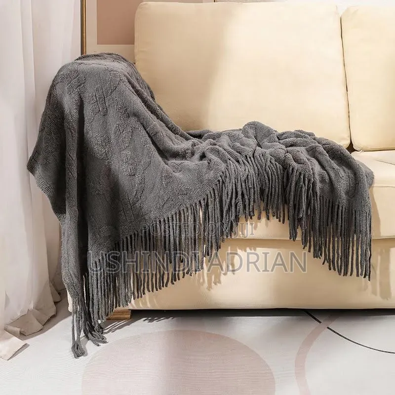 THROW BLANKETTsh 60,000/= TU!