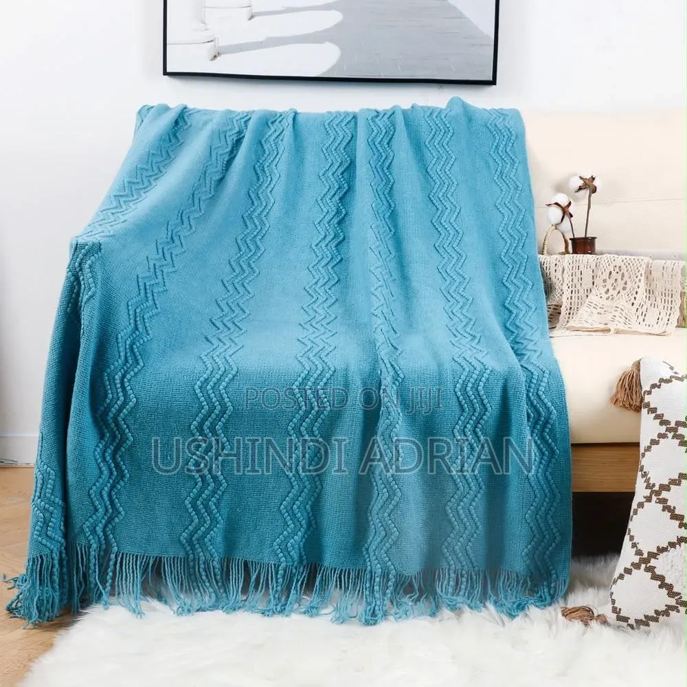 THROW BLANKETTsh 60,000/= TU!