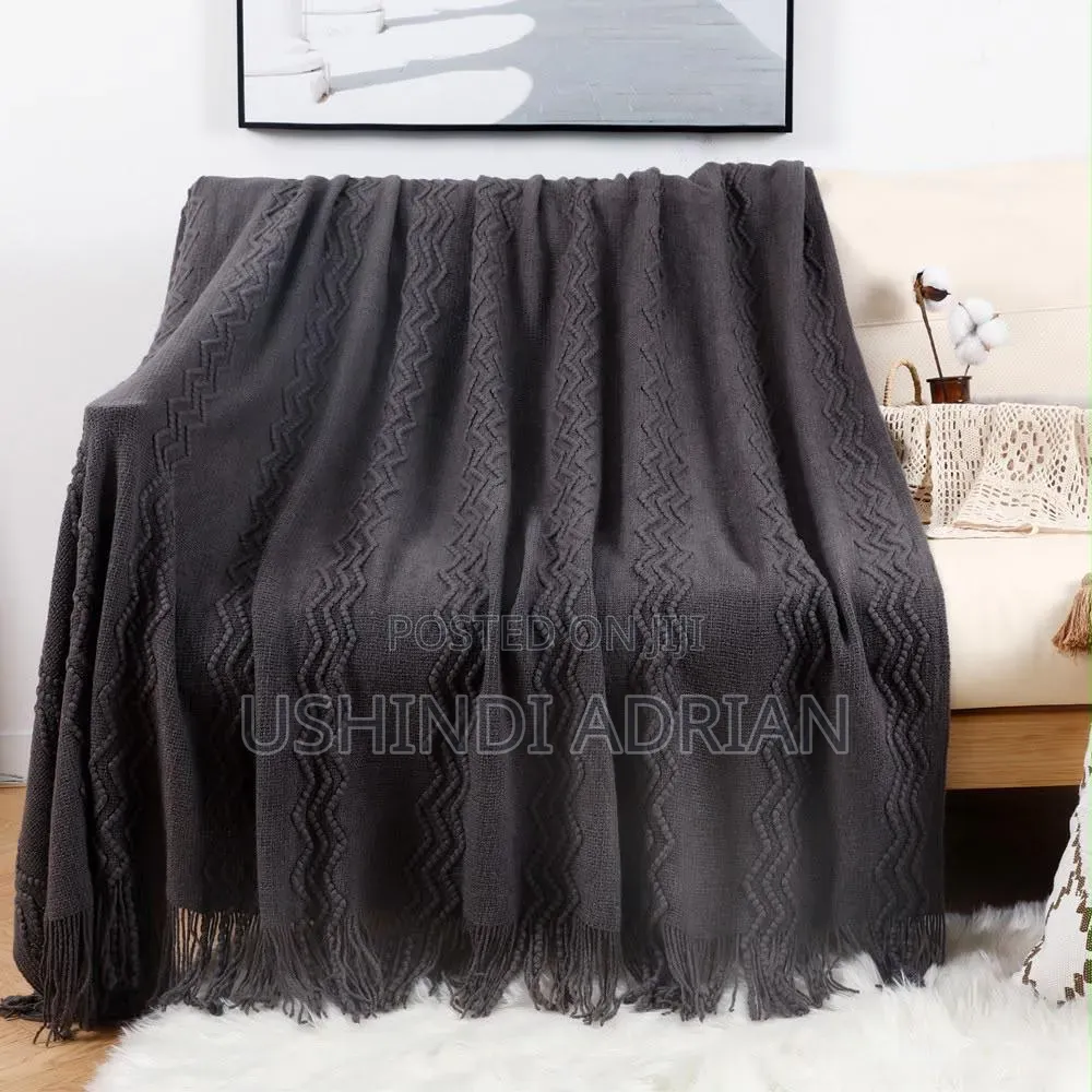THROW BLANKETTsh 60,000/= TU!