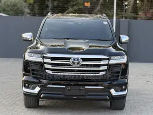 Toyota Land Cruiser LC300 2023 Black