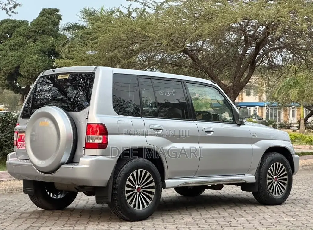 Mitsubishi Pajero 2008 Silver