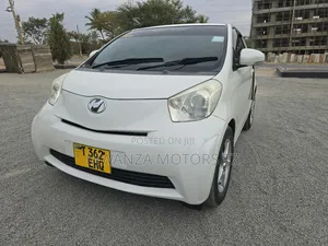 Toyota iQ 2008 White