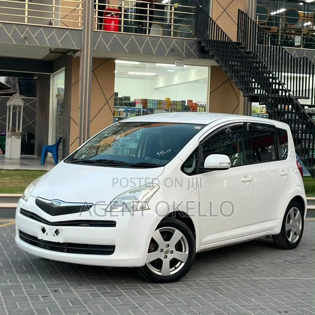 Toyota Ractis 2006 White
