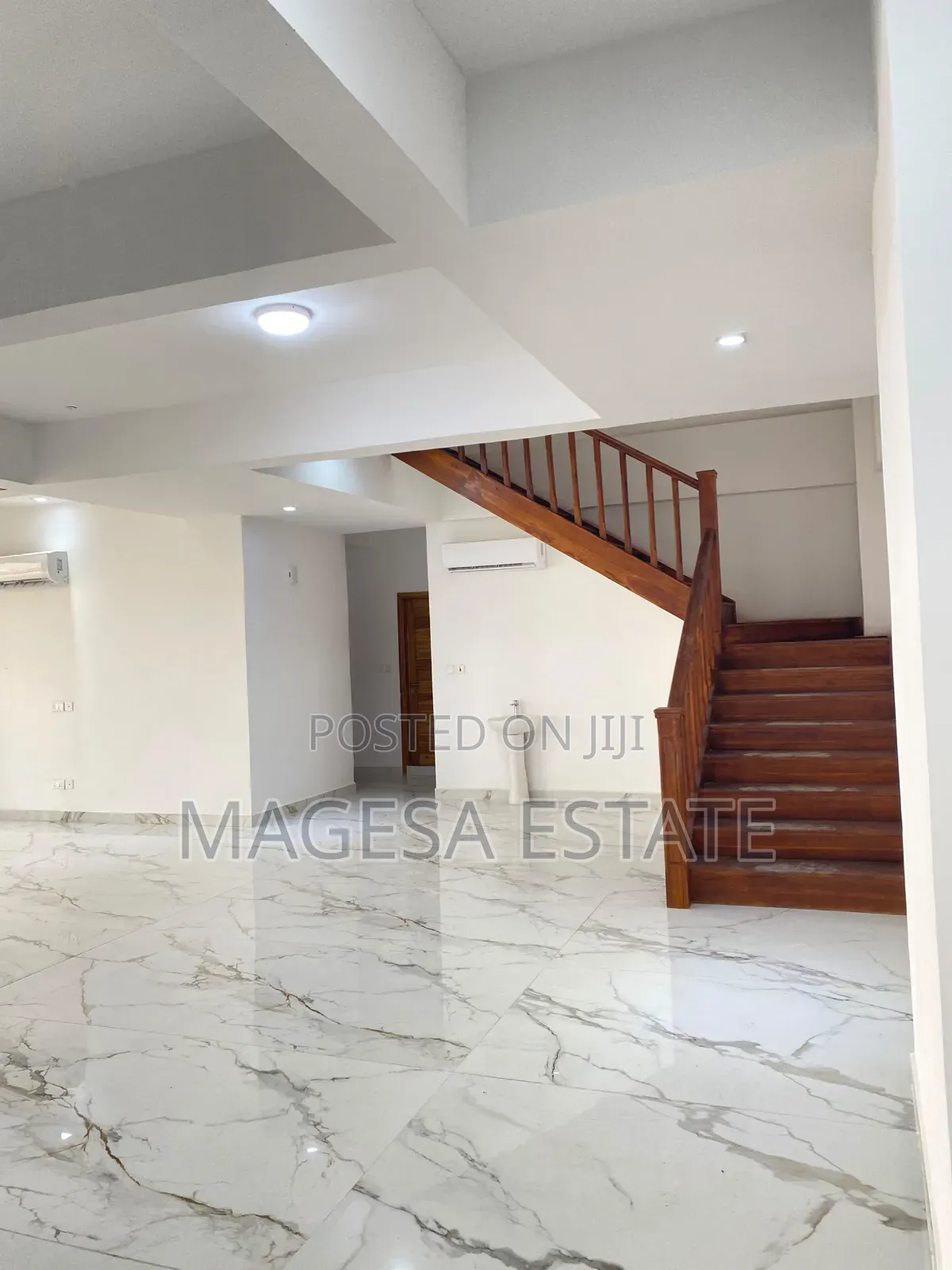 5bdrm Penthouse in Upanga for rent