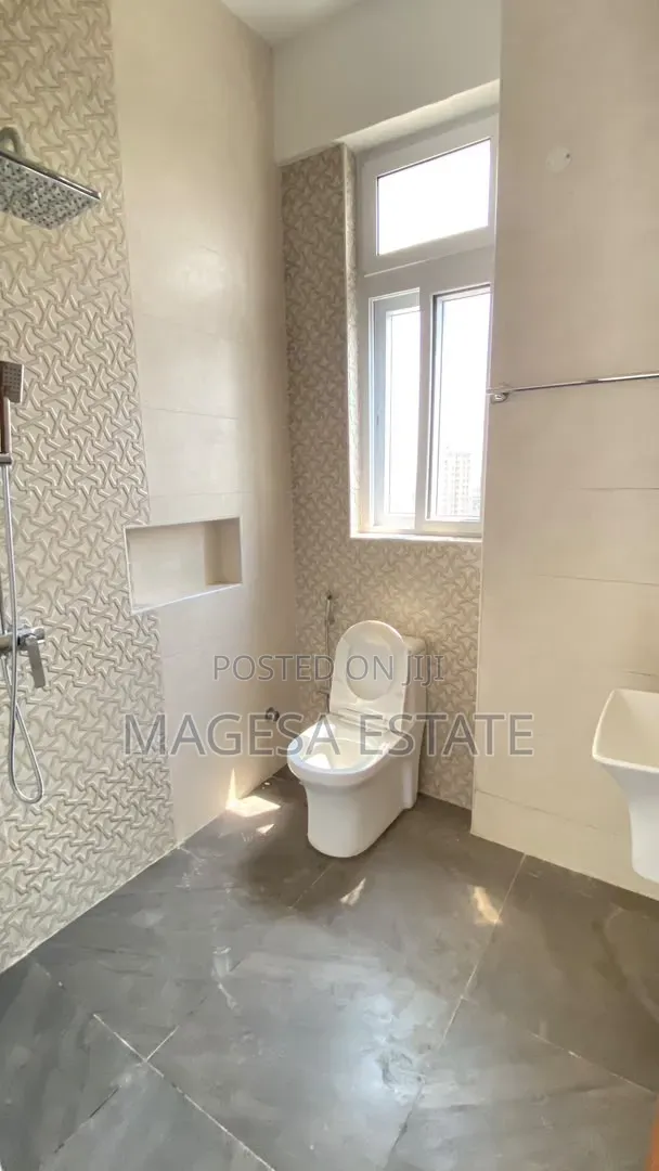 5bdrm Penthouse in Upanga for rent
