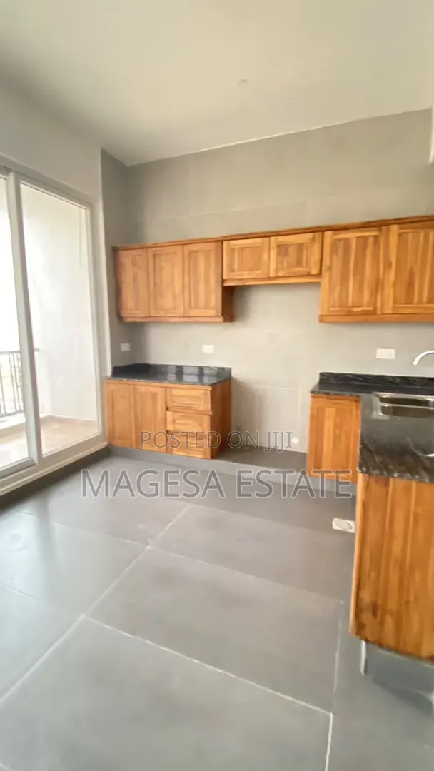 5bdrm Penthouse in Upanga for rent
