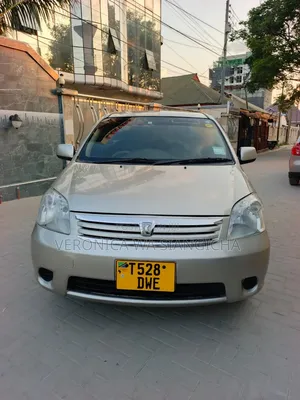 Toyota Noah 2005