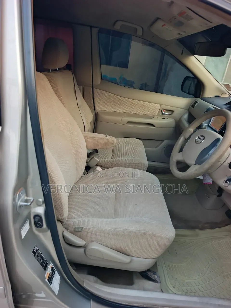 Toyota Noah 2005
