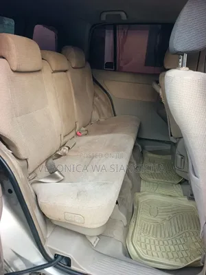 Toyota Noah 2005