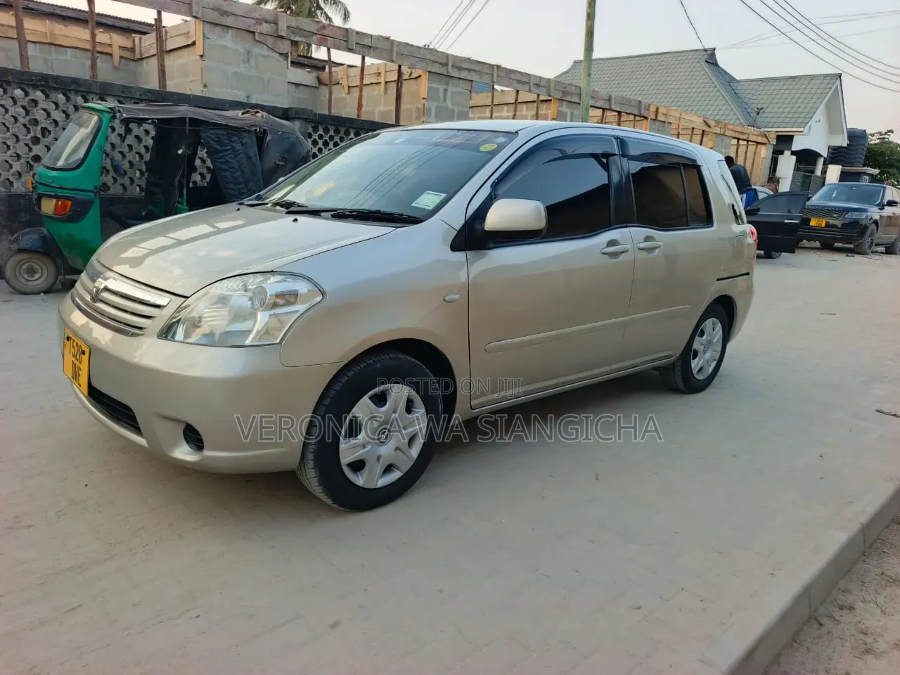 Toyota Noah 2005