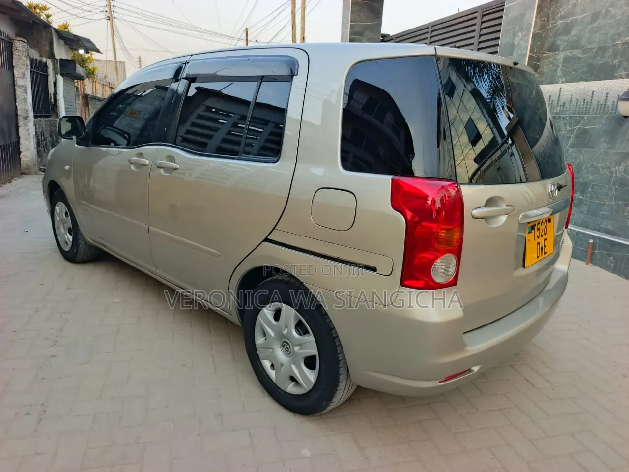 Toyota Noah 2005