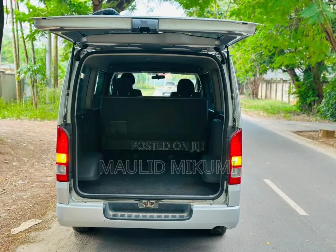 Toyota HiAce 2006 Silver