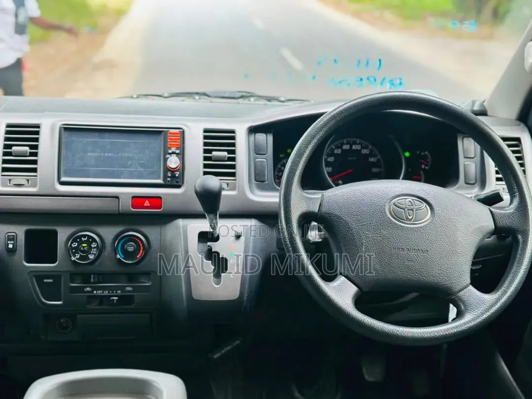 Toyota HiAce 2006 Silver
