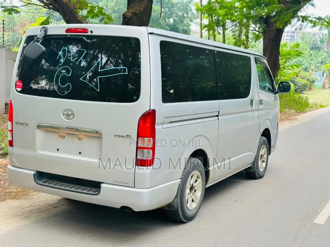 Toyota HiAce 2006 Silver