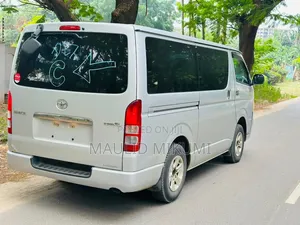 Toyota HiAce 2006 Silver