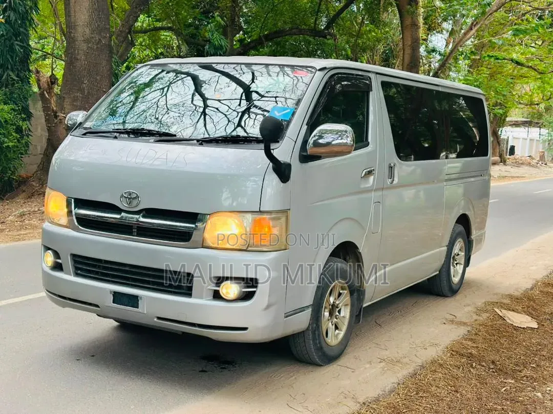 Toyota HiAce 2006 Silver