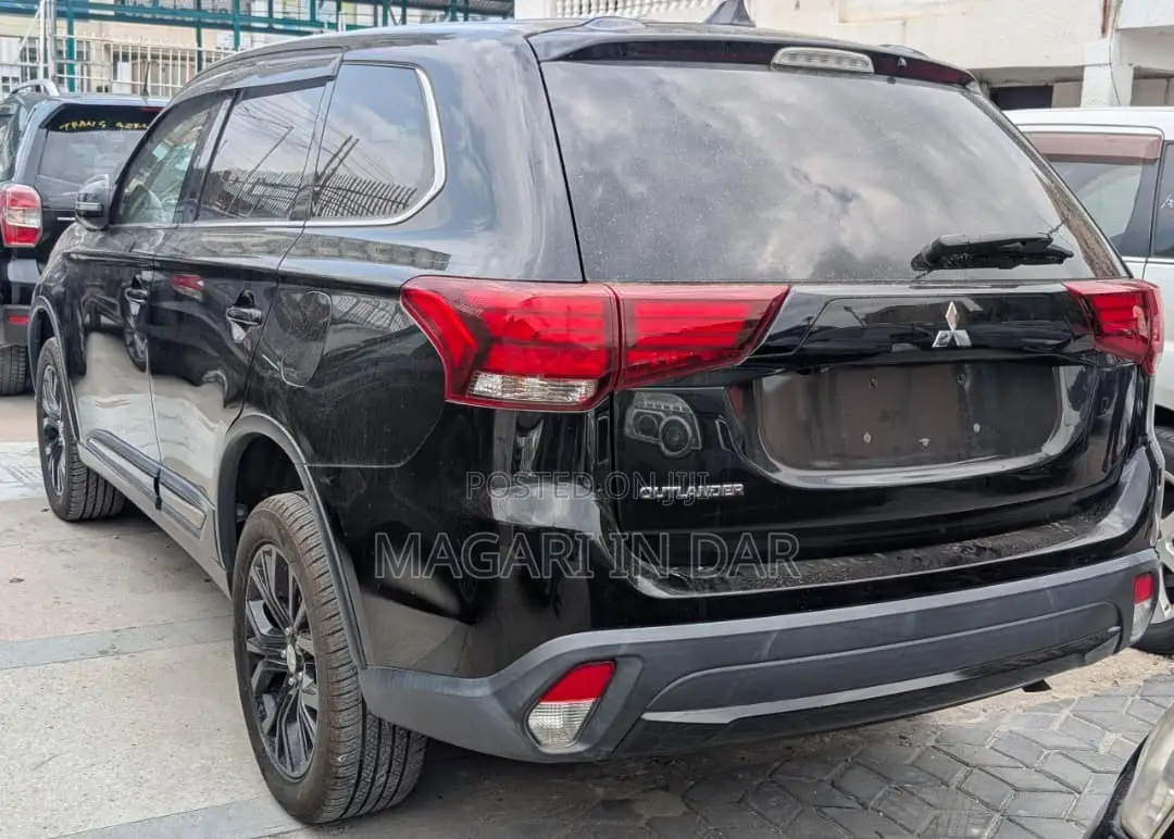 Mitsubishi Outlander 2015 Black