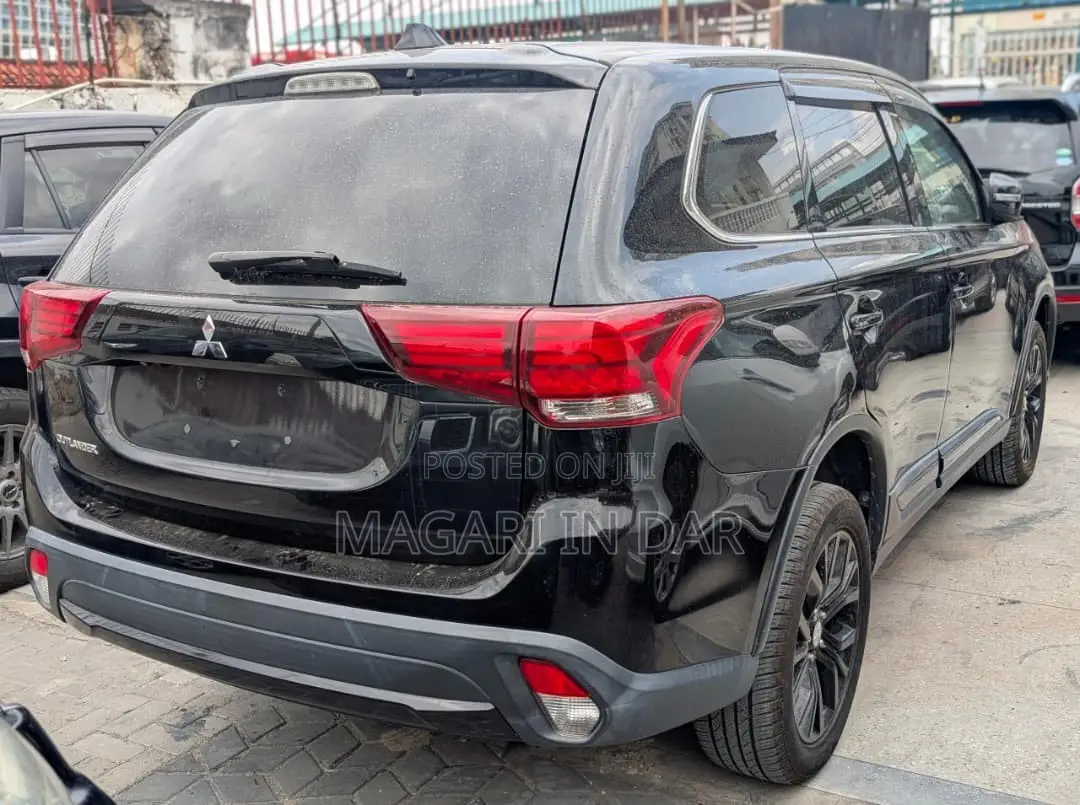 Mitsubishi Outlander 2015 Black