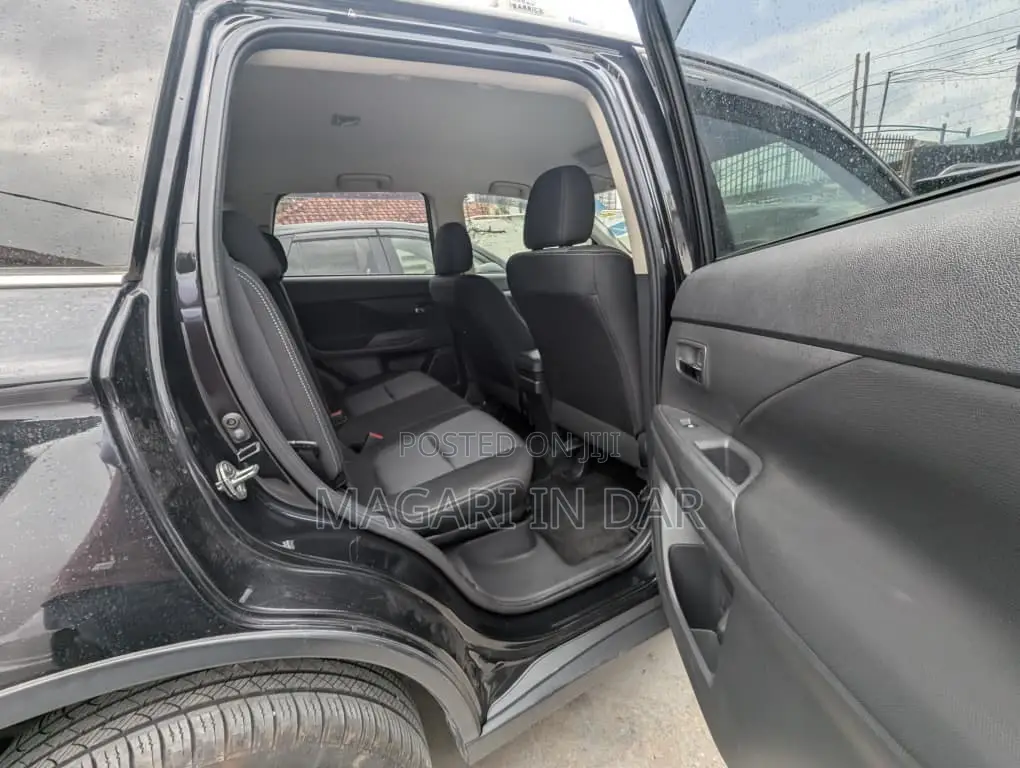 Mitsubishi Outlander 2015 Black
