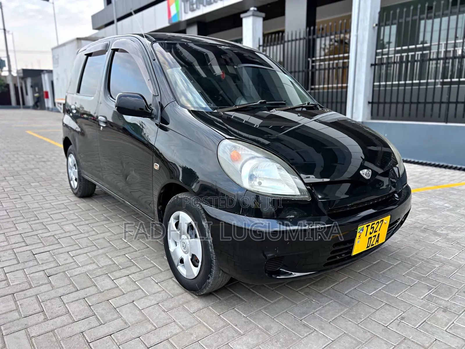 Toyota Fun Cargo 2004 Black