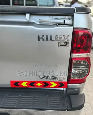 Toyota Hilux 2011 Silver