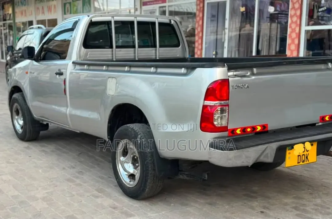 Toyota Hilux 2011 Silver
