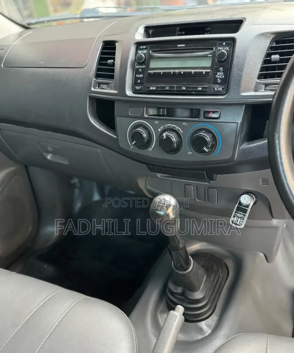Toyota Hilux 2011 Silver