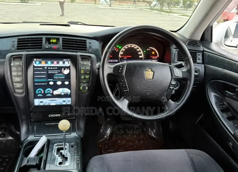 Toyota Crown 2006 White