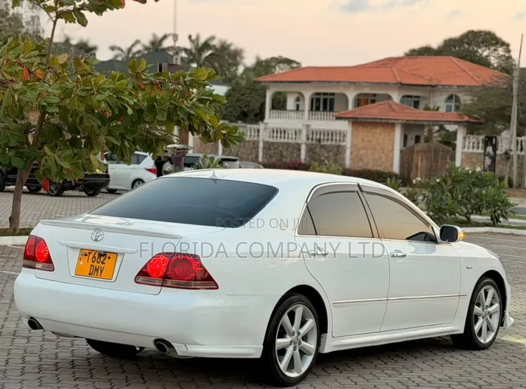 Toyota Crown 2006 White