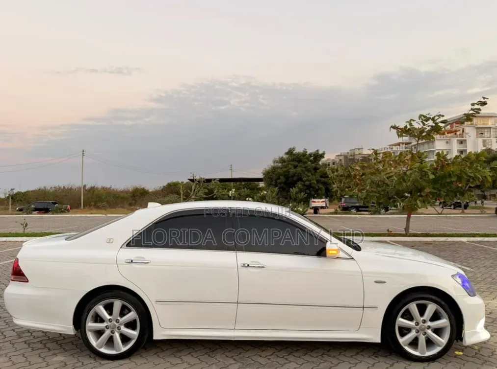 Toyota Crown 2006 White