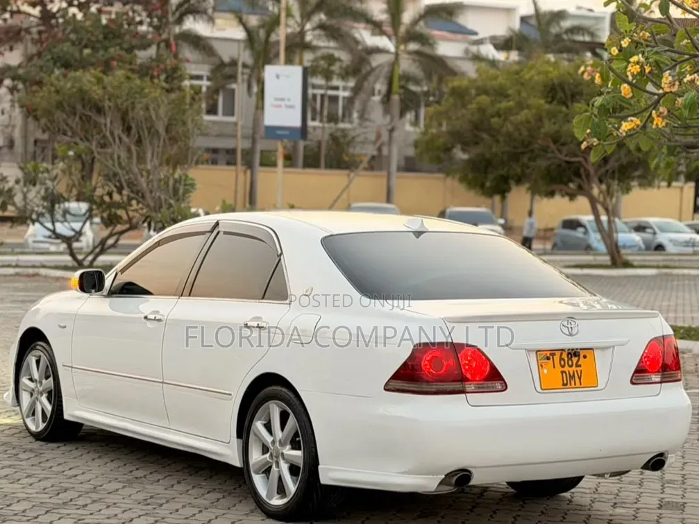 Toyota Crown 2006 White