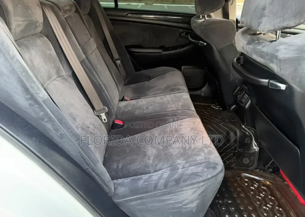 Toyota Crown 2006 White