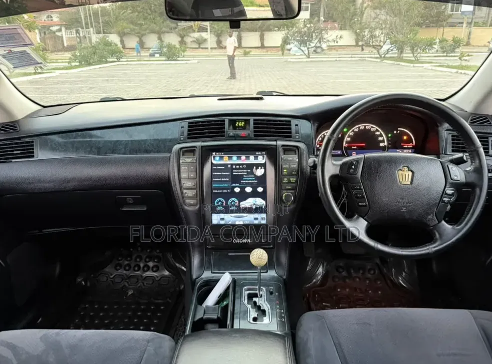 Toyota Crown 2006 White