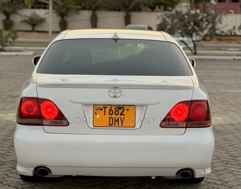 Toyota Crown 2006 White