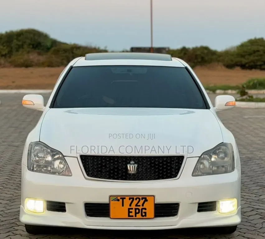 Toyota Crown 2006 White